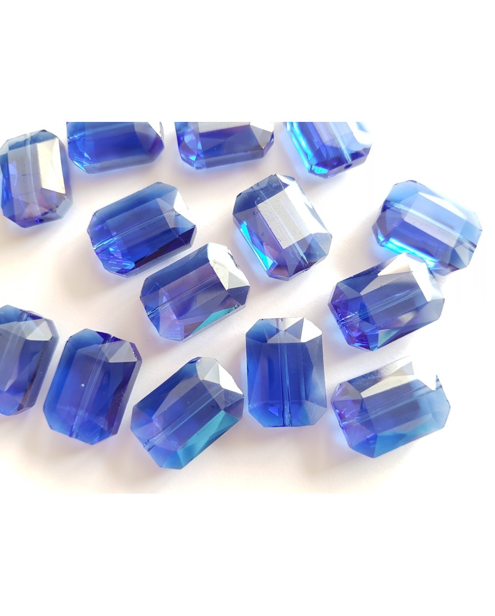 Veriamas karoliukas kristalas stačiakampis tamsiai mėlynos sp., su AB danga, 18x13mm, 1 vnt.
