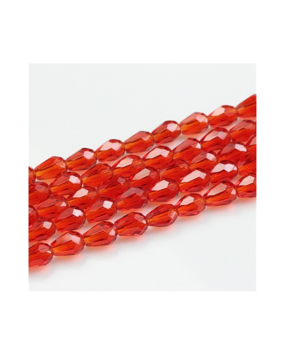 Kristalai lašo formos briaunuoti, raudonos sp., 3x5mm, 1 juosta