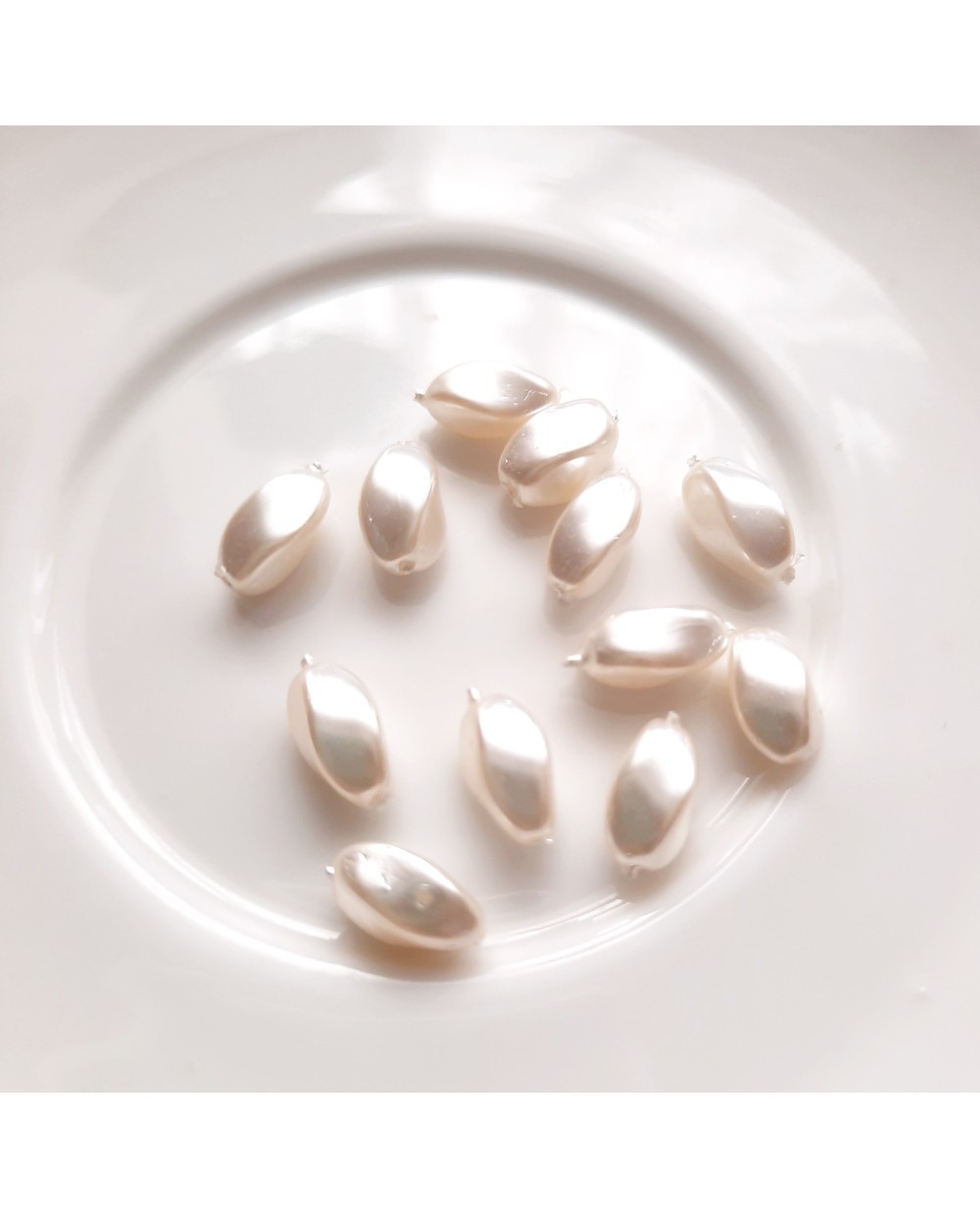 Perlai suktos ryžio formos, baltos sp., čekiškas krištolas, 10x5mm, 12 vnt.