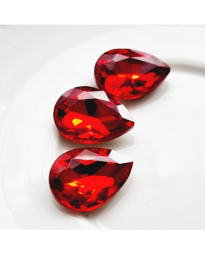 Įstatomi kristalai raudonos sp. siam, lašo f. 18x13x5mm, 1 vnt.