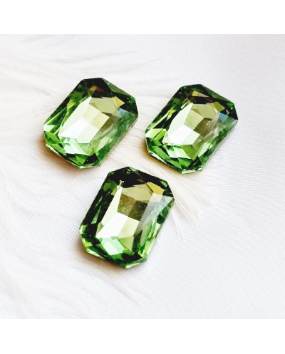 Įstatomi stačiakampiai kristalai salotinės žalios sp., 18x13x5mm, 1 vnt.