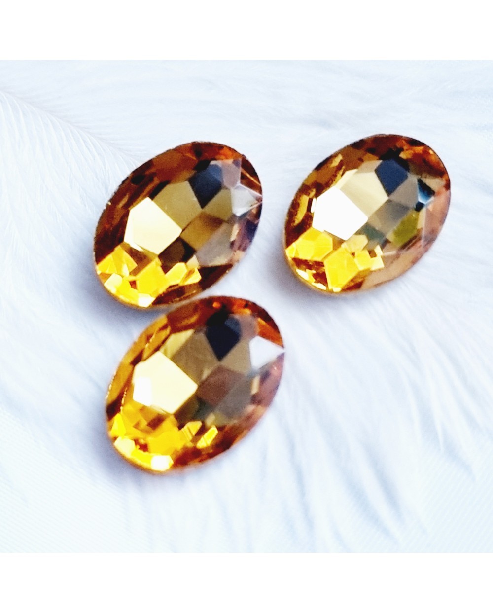 Įstatomi ovalūs kristalai oranžinės sp. 18x13x5mm, 1 vnt.